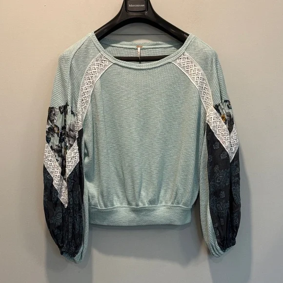 Free People Mint Green Boho Waffle Knit Top Lace Pattern Sleeves Oversized XS - Picture 6 of 15